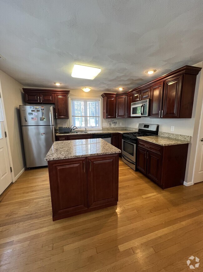 Downtown Lynn Apartments for Rent with Hardwood Floors Lynn, MA 81