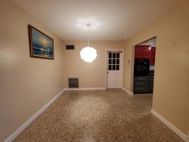 Building Photo - 5726 Waneta Place