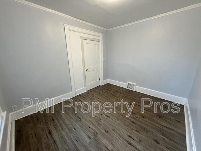 Building Photo - 2853 N Booth St