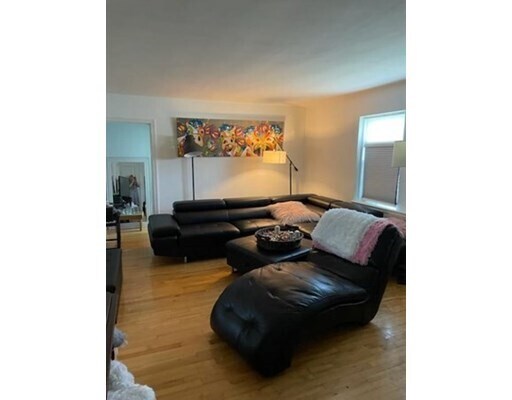 Foto del edificio - 33 Hammond Pond Pkwy