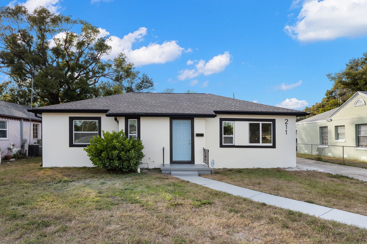 Foto principal - 211 37th St S