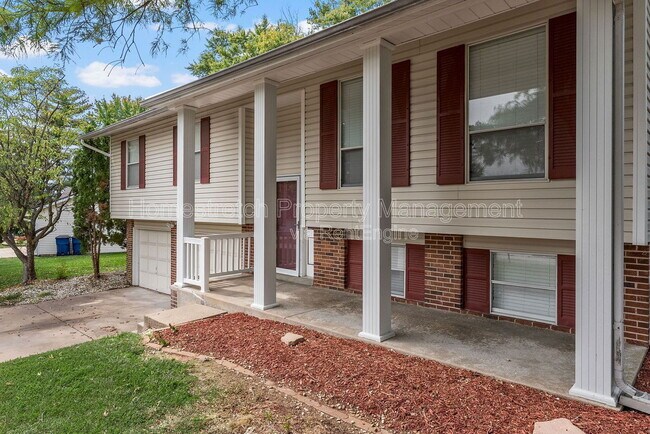 Building Photo - 33 Pershing Lake Dr