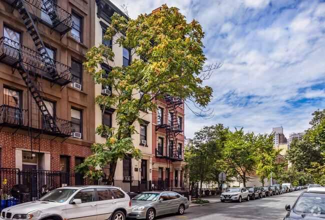 Foto del edificio - 310 W 18th St