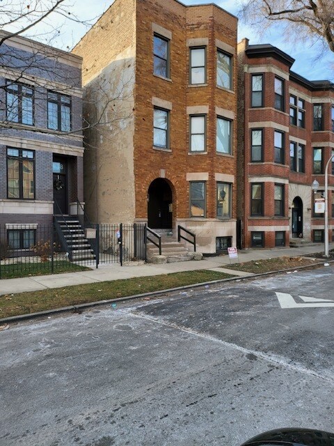 Building Photo - 3436 S Giles Ave