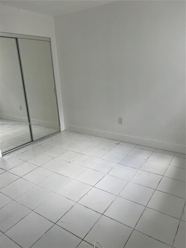 Foto del edificio - 590 NW 65th St