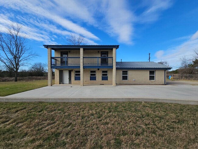 Foto del edificio - NEW IN MANAGEMENT - AVAILABLE NOW!