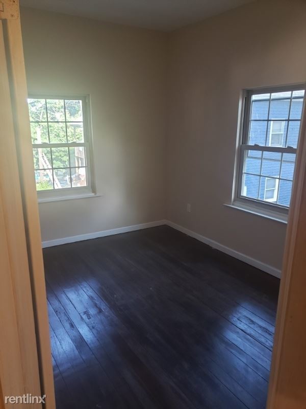 Building Photo - 3 br, 1 bath Apartment - 2 Colley St 2 Unit 2