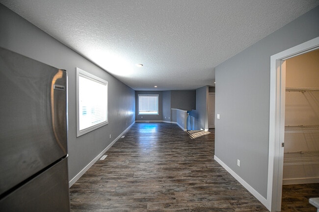 Building Photo - 9519A-95113 113 Ave