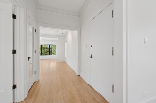 Foto del edificio - 2755 Eastwood Ave