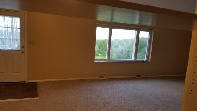 Living Room - 8732 Taylor Hill Rd