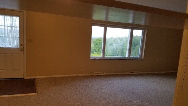 Living Room - 8732 Taylor Hill Rd
