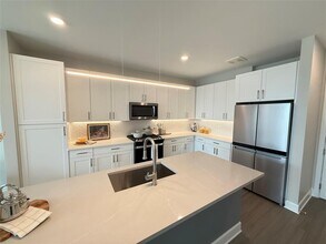 Building Photo - 716 Waugh Dr