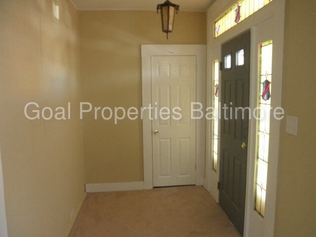 Foto del edificio - 9 Willow Ave/ Large 4 bedroom 3 bath house