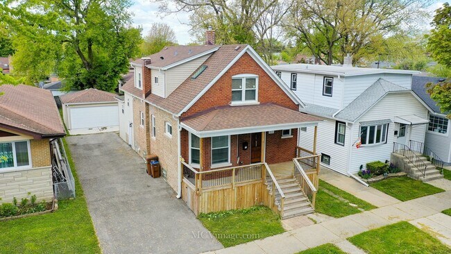 Building Photo - 2428 N Erie St