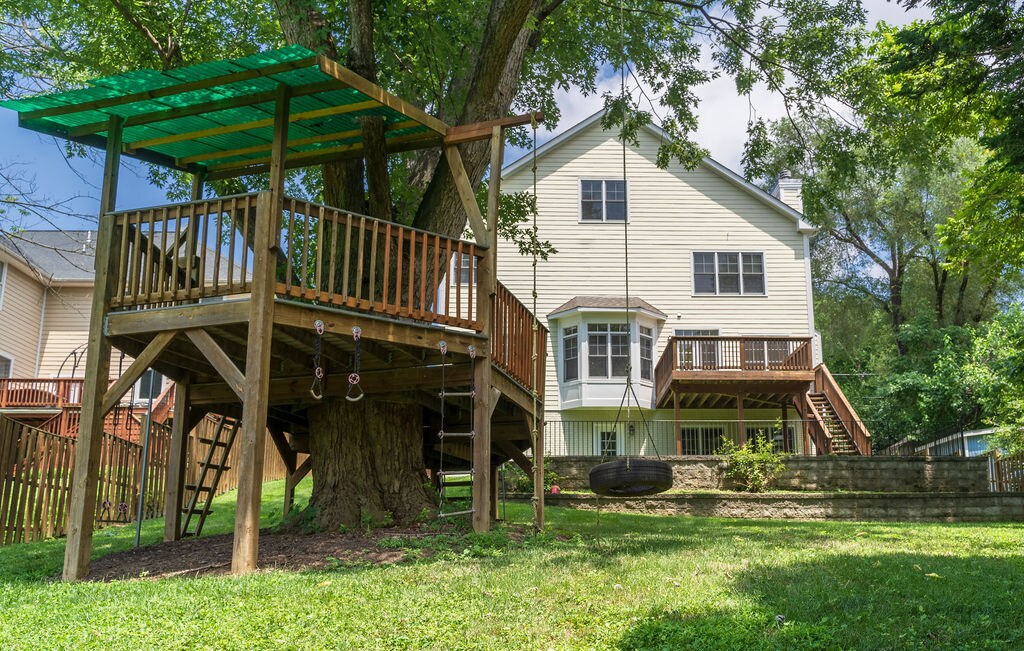 Half Acre Yard! - 6430 Brookes Ln