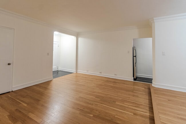 Building Photo - 340 E 50th St