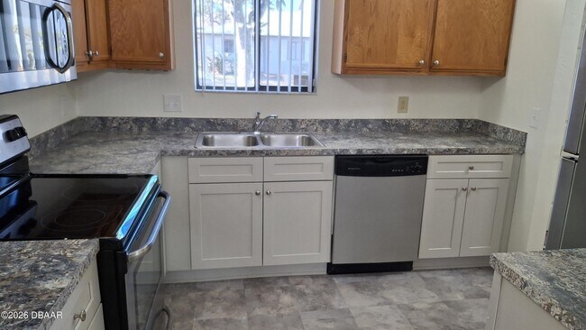 Foto del edificio - 1302 Deer Springs Rd