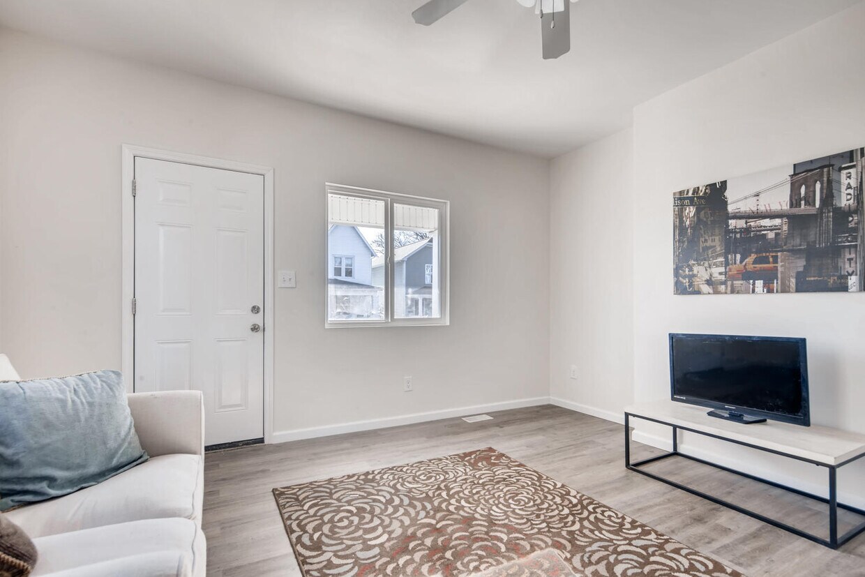 Foto principal - 675 Kelton Ave