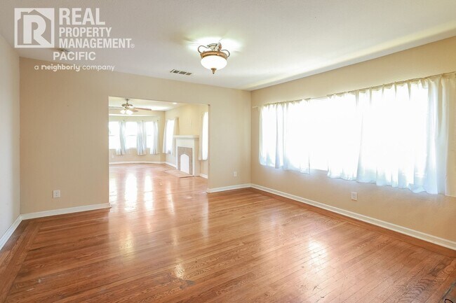 Foto del edificio - Charming 3-Bedroom Home in Glenview