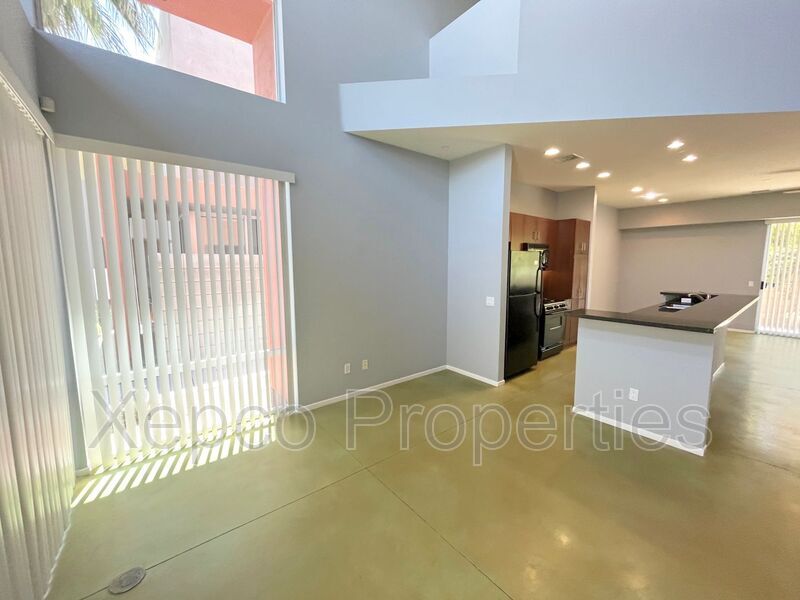Foto principal - 230 Enterprise Way