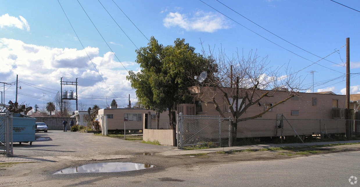 Escalon Mobile Home Park Apartments in Escalon, CA
