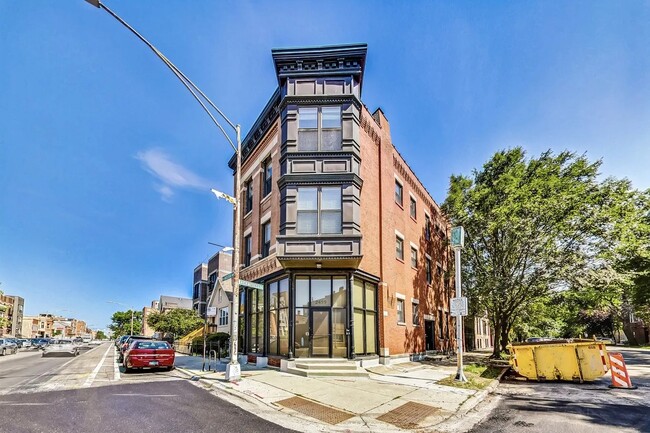 Building Photo - 2459 W Augusta Blvd