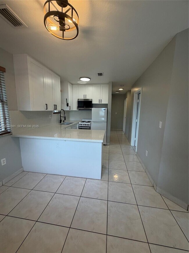 Building Photo - 16940 SW 94th Ave