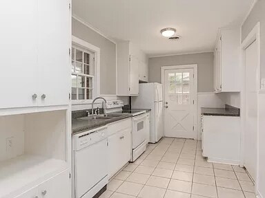 Building Photo - 615 1st St S