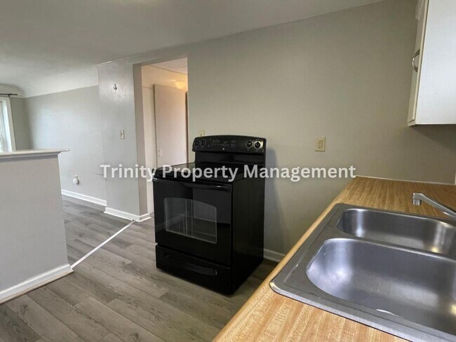 Building Photo - 106 1/2 Burton Ave, Apt B
