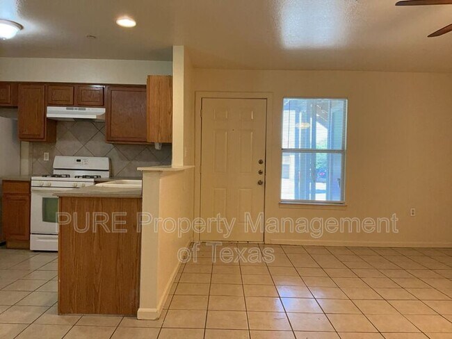 Foto del edificio - 403 Hedgewood Dr