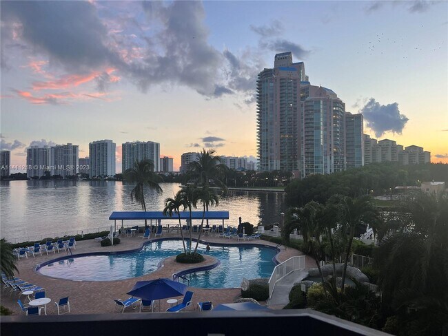 Foto del edificio - 3530 Mystic Pointe Dr