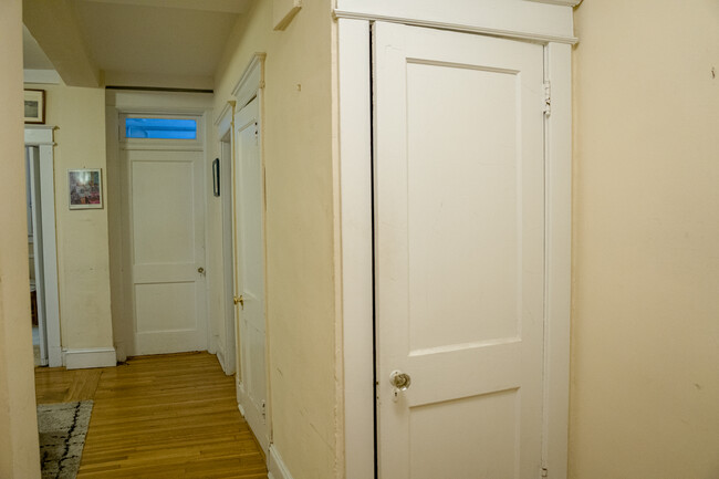 Building Photo - 1862 Mintwood Pl NW