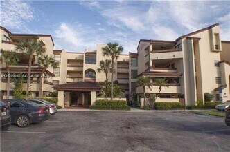 Building Photo - 8830 SW 123rd Ct