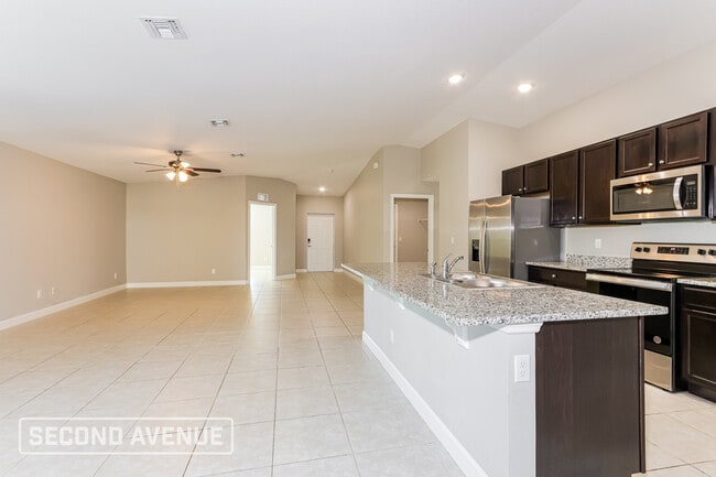 Building Photo - 1689 Waltz St SE