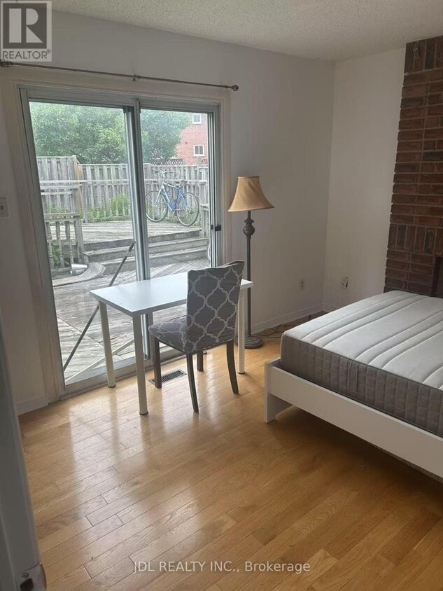 Photo du bâtiment - 3528 Ellesmere Rd