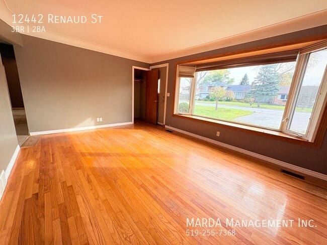 Building Photo - SPACIOUS 3 BEDROOM/1.5 BATH RANCH-STYLE HOME IN TECUMSEH + UTILITIES