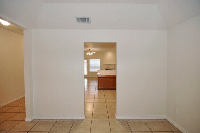 Foto del edificio - "Warm And Welcoming 3-2-2 With Open Living In a Prime Location!"