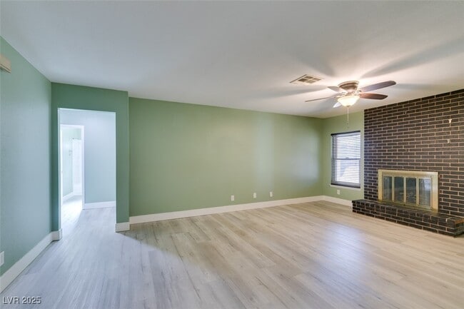 Foto del edificio - 605 Mosswood Dr