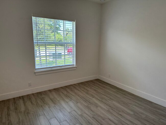 Building Photo - 360 Reigle Ave