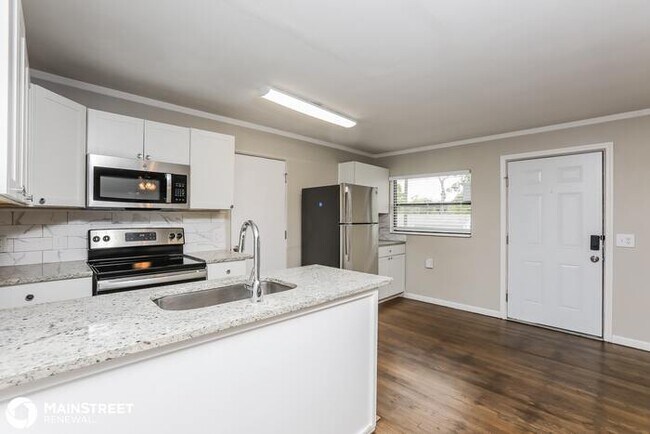 Foto del edificio - 221 EDWARDS AVE, ORANGE CITY, FL 32763