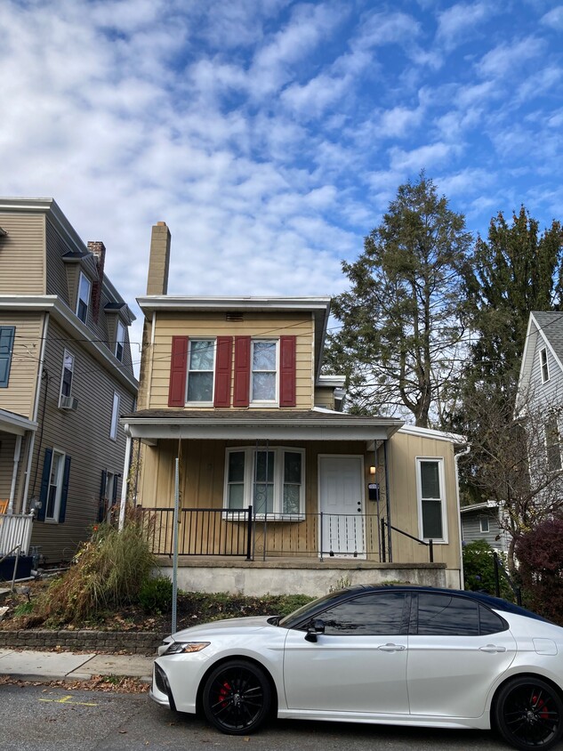 Primary Photo - 2440 Penbrook Ave