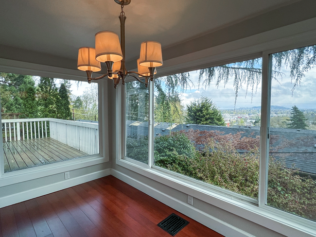 Building Photo - Stunning 2 Bed 2 Bath ~ OHSU and Under Arm...