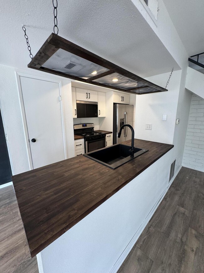 Building Photo - 72532 Edgehill Dr