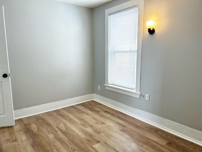 Building Photo - 171 Oak St