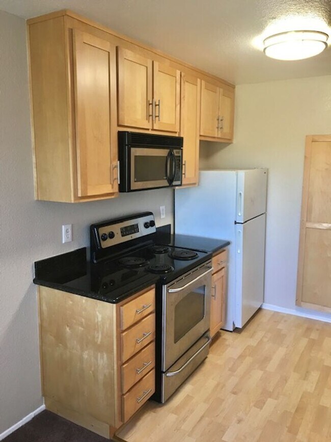 Foto del edificio - 1 bed 1 bath Condo in Benicia -- COMING SO...