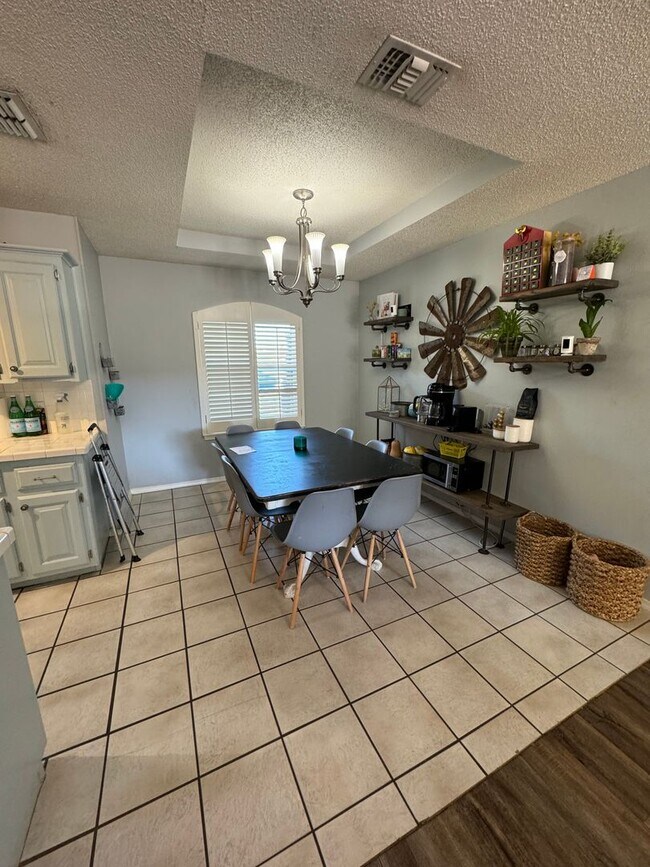 Foto del edificio - Beautiful Home with a large back yard!