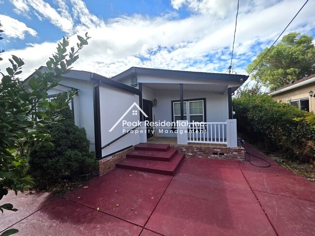 Foto del edificio - Spacious 3bd/2ba House with Garage near Fl...
