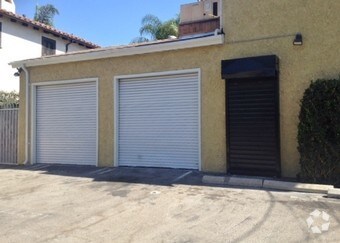 Foto principal - 831 N Sycamore Ave
