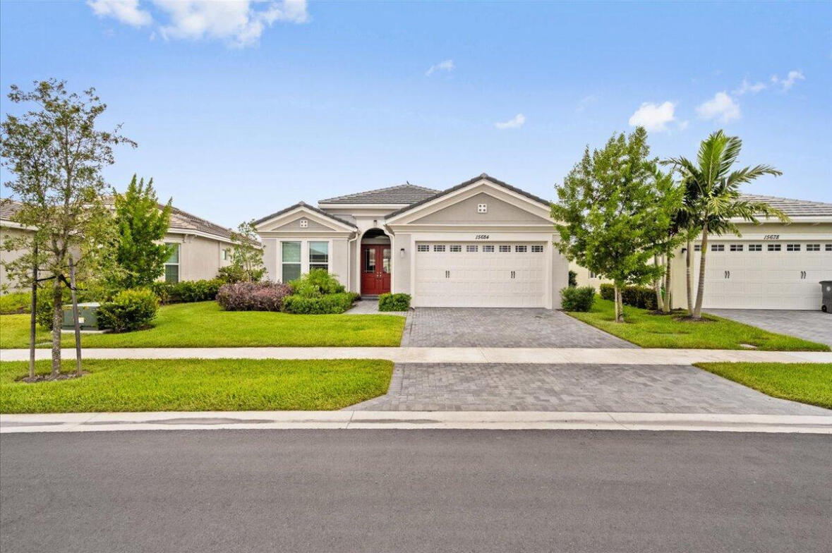 Foto principal - 15684 Goldfinch Cir