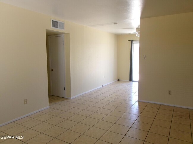 Foto del edificio - 10037 Oakwood Dr